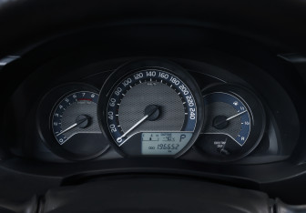 Подержанный автомобиль Toyota Corolla Sedan 2013 года (11 фото)