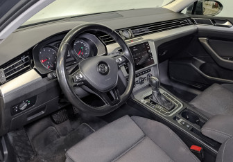 Подержанный автомобиль Volkswagen Passat Sedan 2018 года (16 фото)