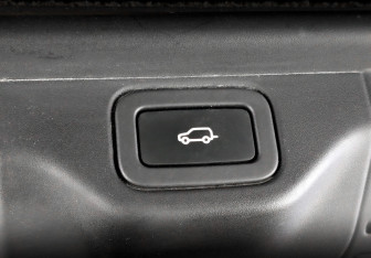 Подержанный автомобиль Land Rover Range Rover 2015 года (27 фото)