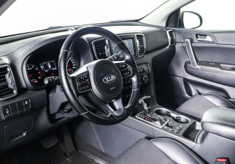 Подержанный автомобиль Kia Sportage 2016 года (12 фото)