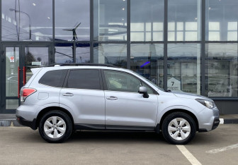 Подержанный автомобиль Subaru Forester Suv 2018 года (4 фото)