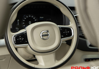 Подержанный автомобиль Volvo XC90 2019 года (11 фото)