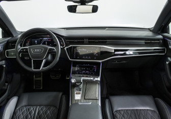 Подержанный автомобиль Audi A6 Sedan 2025 года (13 фото)