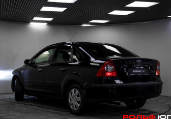 Подержанный автомобиль Ford Focus Sedan 2007 года (17 фото)