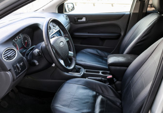 Подержанный автомобиль Ford Focus Sedan 2007 года (15 фото)