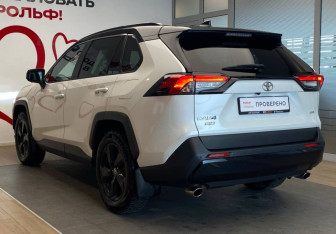 Подержанный автомобиль Toyota RAV4 2021 года (6 фото)