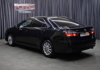Подержанный автомобиль Toyota Camry Sedan 2016 года (6 фото)