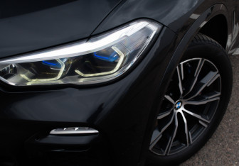 Подержанный автомобиль BMW X5 2020 года (2 фото)