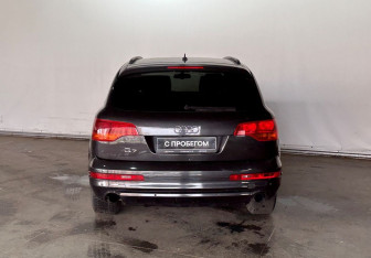 Подержанный автомобиль Audi Q7 2007 года (5 фото)
