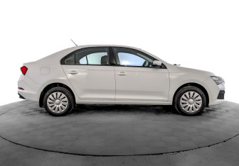 Подержанный автомобиль Skoda Rapid Liftback 2021 года (4 фото)