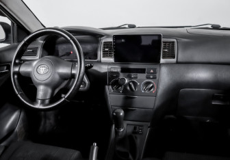 Подержанный автомобиль Toyota Corolla Sedan 2004 года (12 фото)
