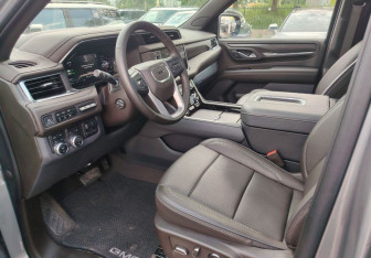 Подержанный автомобиль GMC Yukon 2023 года (12 фото)