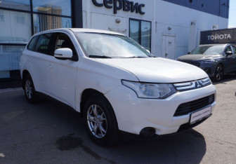 Подержанный автомобиль Mitsubishi Outlander 2013 года (3 фото)