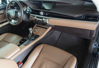 Подержанный автомобиль Lexus ES 2016 года (11 фото)