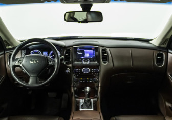 Подержанный автомобиль Infiniti QX50 2016 года (15 фото)
