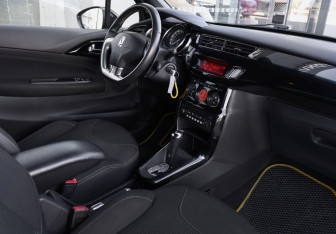 Подержанный автомобиль Citroen DS3 Hatchback 2012 года (10 фото)