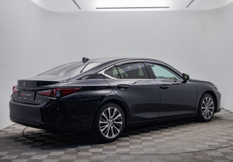 Подержанный автомобиль Lexus ES 2020 года (5 фото)