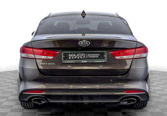 Подержанный автомобиль Kia Optima Sedan 2017 года (6 фото)