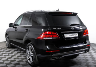 Подержанный автомобиль Mercedes-Benz GLE 2015 года (7 фото)