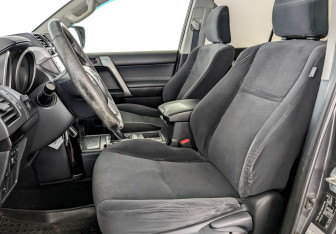 Подержанный автомобиль Toyota Land Cruiser Prado 2016 года (20 фото)