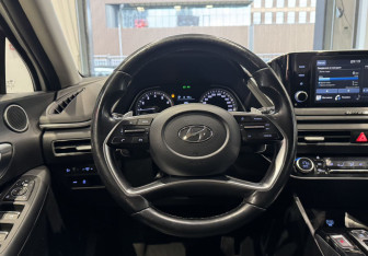 Подержанный автомобиль Hyundai Sonata 2020 года (14 фото)