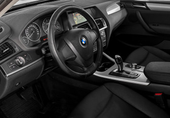 Подержанный автомобиль BMW X3 2011 года (9 фото)