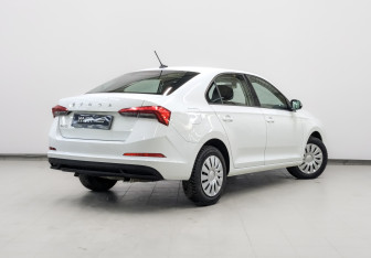 Подержанный автомобиль Skoda Rapid Liftback 2022 года (5 фото)