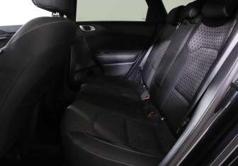 Подержанный автомобиль Kia Ceed Wagon 2019 года (11 фото)