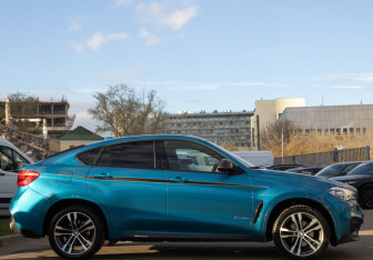 Подержанный автомобиль BMW X6 2018 года (3 фото)