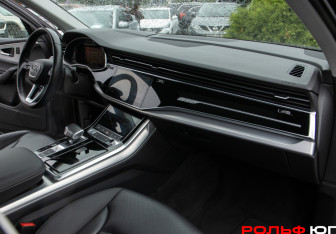 Подержанный автомобиль Audi Q7 2019 года (7 фото)