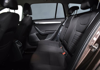 Подержанный автомобиль Skoda Octavia Wagon 2014 года (17 фото)