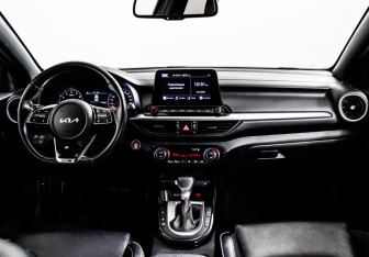 Подержанный автомобиль Kia Cerato Sedan 2022 года (11 фото)