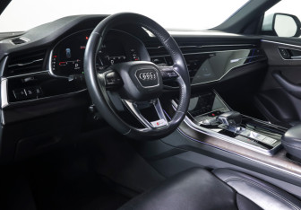 Подержанный автомобиль Audi Q8 2019 года (15 фото)