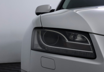 Подержанный автомобиль Audi A5 Coupe 2009 года (22 фото)