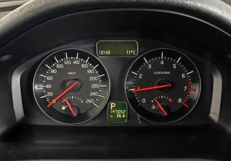 Подержанный автомобиль Volvo S40 2011 года (16 фото)