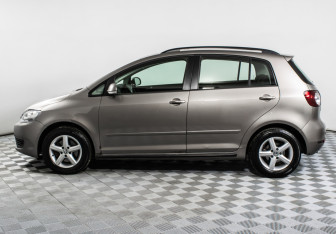 Подержанный автомобиль Volkswagen Golf Plus 2012 года (8 фото)
