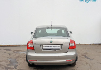 Подержанный автомобиль Skoda Octavia Liftback 2012 года (6 фото)