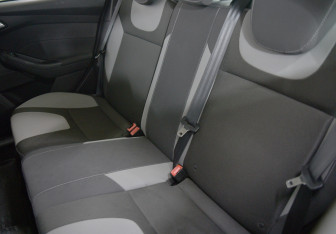 Подержанный автомобиль Ford Focus Hatchback 2013 года (10 фото)