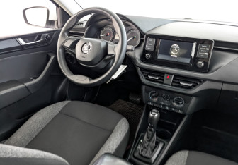 Подержанный автомобиль Skoda Rapid Liftback 2021 года (26 фото)