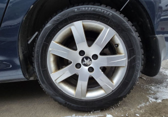 Подержанный автомобиль Peugeot 408 2012 года (13 фото)