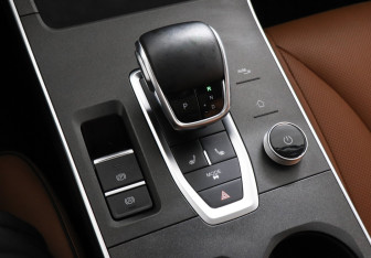 Подержанный автомобиль Omoda C5 2022 года (15 фото)