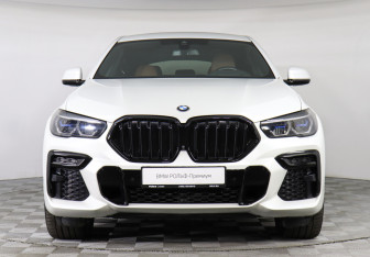 Подержанный автомобиль BMW X6 2022 года (3 фото)