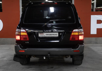 Подержанный автомобиль Toyota Land Cruiser Suv 2002 года (6 фото)