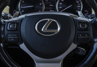 Подержанный автомобиль Lexus NX 2017 года (11 фото)