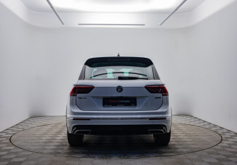 Подержанный автомобиль Volkswagen Tiguan 2020 года (6 фото)