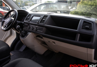 Подержанный автомобиль Volkswagen Caravelle 2018 года (7 фото)