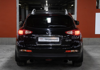 Подержанный автомобиль Infiniti QX50 2014 года (6 фото)