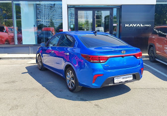 Подержанный автомобиль Kia Rio Sedan 2018 года (7 фото)