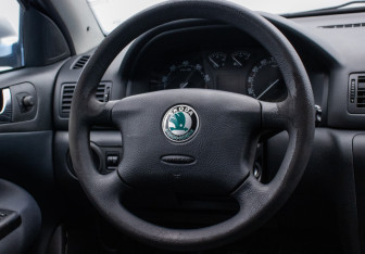 Подержанный автомобиль Skoda Octavia Liftback 2008 года (15 фото)