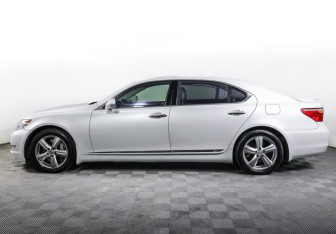 Подержанный автомобиль Lexus LS 2012 года (8 фото)